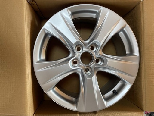 ほぼ新品　新車取り外しホイール　(純正)