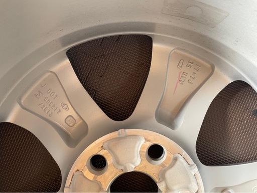 ほぼ新品　新車取り外しホイール　(純正)