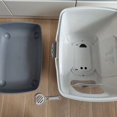 猫　トイレ　大型猫　（フード新品同様、スコップ新品未使用）の画像