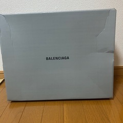 バレンシアガ ディフェンダー ベージュ 箱ありの画像