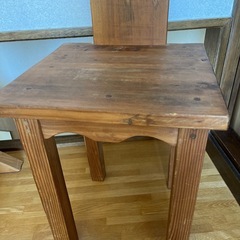 ハート背もたれ木製チェア
の画像