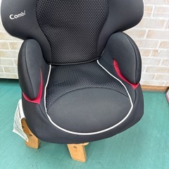 コンビ　combi ジュニアシート ブースターシート ムーヴフィットジュニア ブラック 3才からご利用いただけます 付属品は写真通り  使用に伴う細かな傷汚れなどがございます 中古品にご理解のある方をお待ちしております 神経質な方はお控えください。の画像