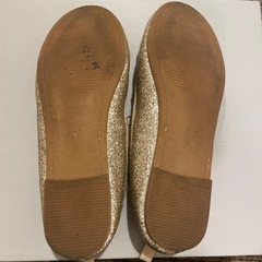19,5センチ　H&M キッズ　リボン付きゴールドフラットシューズの画像