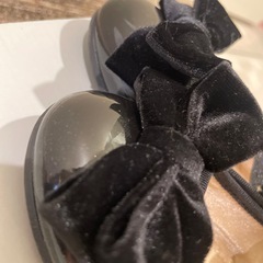 19,5センチ H&Mキッズ　リボンフラットシューズ　黒の画像