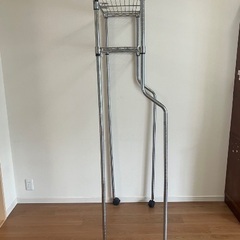 スチールラック（デスクとして使える）の画像