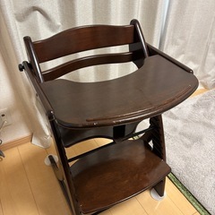 木製ベビーチェアの画像