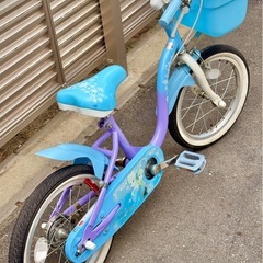 アナと雪の女王 16インチ 子供用自転車（身長98〜116cm）補助輪付き トイザらス限定現行モデル、屋根下保管の画像