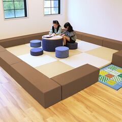 【森の木株】保育園リニューアルで使用していたコーナーテーブルの画像