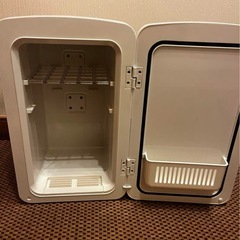 ペルチェ式ミニ冷蔵庫の画像