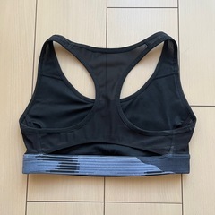 Reebok リーボック スポーツブラ Lですがとても小さめの画像