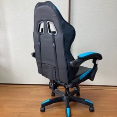 ゲーミングチェア・黒・青・水色の画像