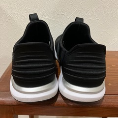 PUMAプーマ　スニーカー　スリップオン　24.5美品 の画像