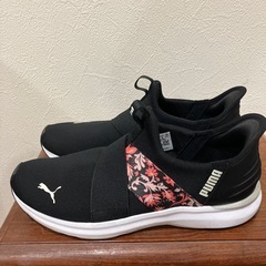 PUMAプーマ　スニーカー　スリップオン　24.5美品 の画像