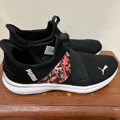 PUMAプーマ　スニーカー　スリップオン　24.5美品 の画像