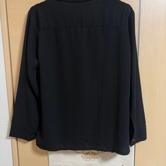 ブラックシャツの画像