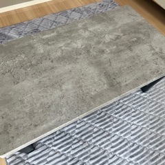 机(テーブル)の画像