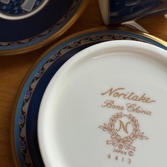 Noritake ボーンチャイナ ティーカップとソーサー セットの画像