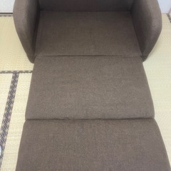 ソファーベッド ？脚を伸ばすことができるソファーの画像