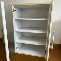 食器棚の画像