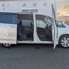 8人乗り☆ガソリン代 節約☆S-HYBRID入りました‼️24年式☆月々1.2万円〜分割払い可❗️車検2年付き！大人気☆ニッサン セレナ☆フリップダウンモニター付き☆ナビ☆ドラレコ付き☆電動スライドドア☆ウィンカーミラー☆フル装備☆事故修復歴無し☆車内広々三列シート‼️の画像