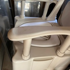ポータブルトイレ ホワイト 排泄用具付きの画像