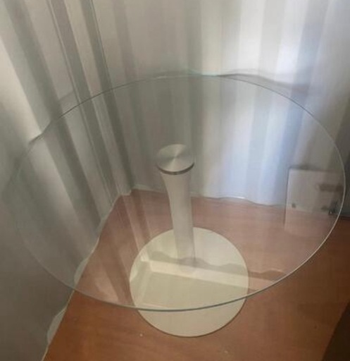 超高級ハイブラン BoConcept 北欧デンマーク ガラステーブル 高級家具 New York 希少 貴重 Denmark デンマーク オシャレ ボーコンセプト 高級 ハイブランド テーブル ガラステーブル 丸テーブル 家具 高級家具 北欧家具 北欧デンマーク家具 お城 オシャレ セレブ 気品 BoConcept NewYork 激安 格安 破格 安い 特価 特売 セール