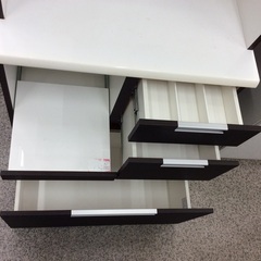 ジモティー見た！で5%OFF【キッチンボード】ニトリ レンジボード 食器棚 耐震ロック :ダークブラウンの画像