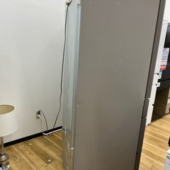 HITACHI ヒタチ 6ドア 冷蔵庫 R-HW52K ファン式 2019年製 520L 家電 のご紹介です！
の画像