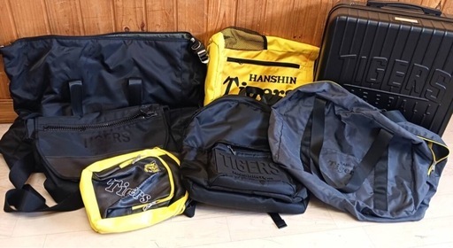 阪神タイガース　スーツケース　バッグ等
