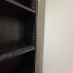 大きめ本棚（ブラック）棚板動かせます　突っ張り棒×2付けますの画像