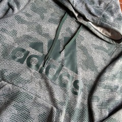 アディダス　フーディ　パーカーの画像