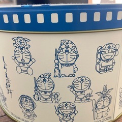 【もらってください】【引き取りに来れる方】ドラえもん柄の、カラのお菓子缶の画像