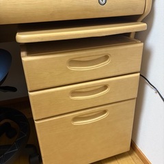 学習机・回転式チェア・LEDライト付きの画像