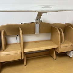 学習机・回転式チェア・LEDライト付きの画像