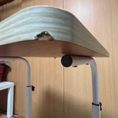 パソコンテーブルの画像