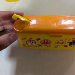 ベビー用フォークスプーン、アンパンマンお菓子入れ、紙パックマグの画像