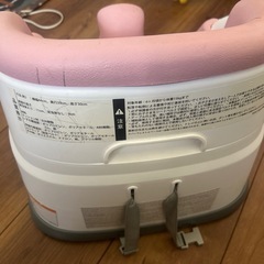 幼児用座椅子2つ（ピンク・青）の画像