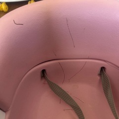 幼児用座椅子2つ（ピンク・青）の画像