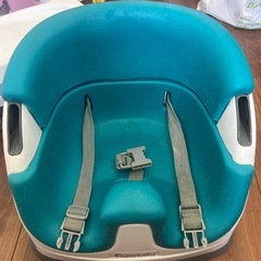 幼児用座椅子2つ（ピンク・青）の画像