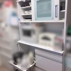 キッチンボード食器棚の画像