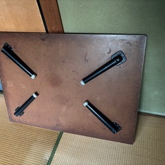 居間　テーブルの画像