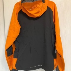 ピークパフォーマンスオレンジ フード付きジャケットの画像