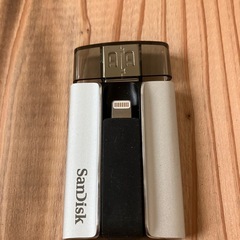 SanDisk iXpand フラッシュドライブ 64GBの画像