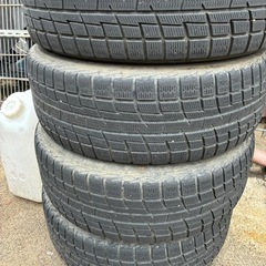 スタッドレスタイヤ　205/60R16の画像