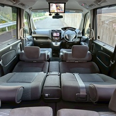 8人乗り特別仕様車☆☆ガソリン代 節約☆S-HYBRID入りました‼️27年式☆月々1.2万円〜分割払い可❗️車検2年付き！大人気☆ニッサン セレナ☆フリップダウンモニター付き☆Bluetooth対応ナビ☆走行中DVD見れます☆ETC☆便利なバックカメラ♪アラウンドビューモニター☆ドラレコ付きのフル装備☆両側電動スライドドア☆ウィンカーミラー☆フル装備☆車内広々三列シート‼️の画像