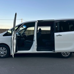 8人乗り特別仕様車☆☆ガソリン代 節約☆S-HYBRID入りました‼️27年式☆月々1.2万円〜分割払い可❗️車検2年付き！大人気☆ニッサン セレナ☆フリップダウンモニター付き☆Bluetooth対応ナビ☆走行中DVD見れます☆ETC☆便利なバックカメラ♪アラウンドビューモニター☆ドラレコ付きのフル装備☆両側電動スライドドア☆ウィンカーミラー☆フル装備☆車内広々三列シート‼️の画像