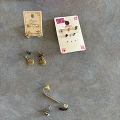 ピアスとアクセサリーの画像