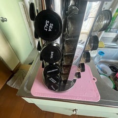 スタイリッシュと機能性を両立！オールドトンプソン（カメンステイン）　20本 スパイスラック　レボルビング式スパイスタワー【並行輸入】の画像