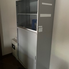 書庫　3枚扉　オフィス家具　上下分割可能の画像