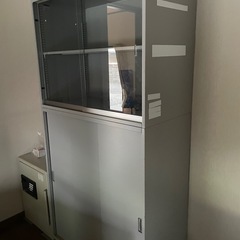 書庫　3枚扉　オフィス家具　上下分割可能の画像